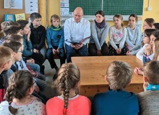 Vorlesen an der Velberter Grundschule Kuhstraße mit Peter Beyer. Fotorechte: Peter Beyer